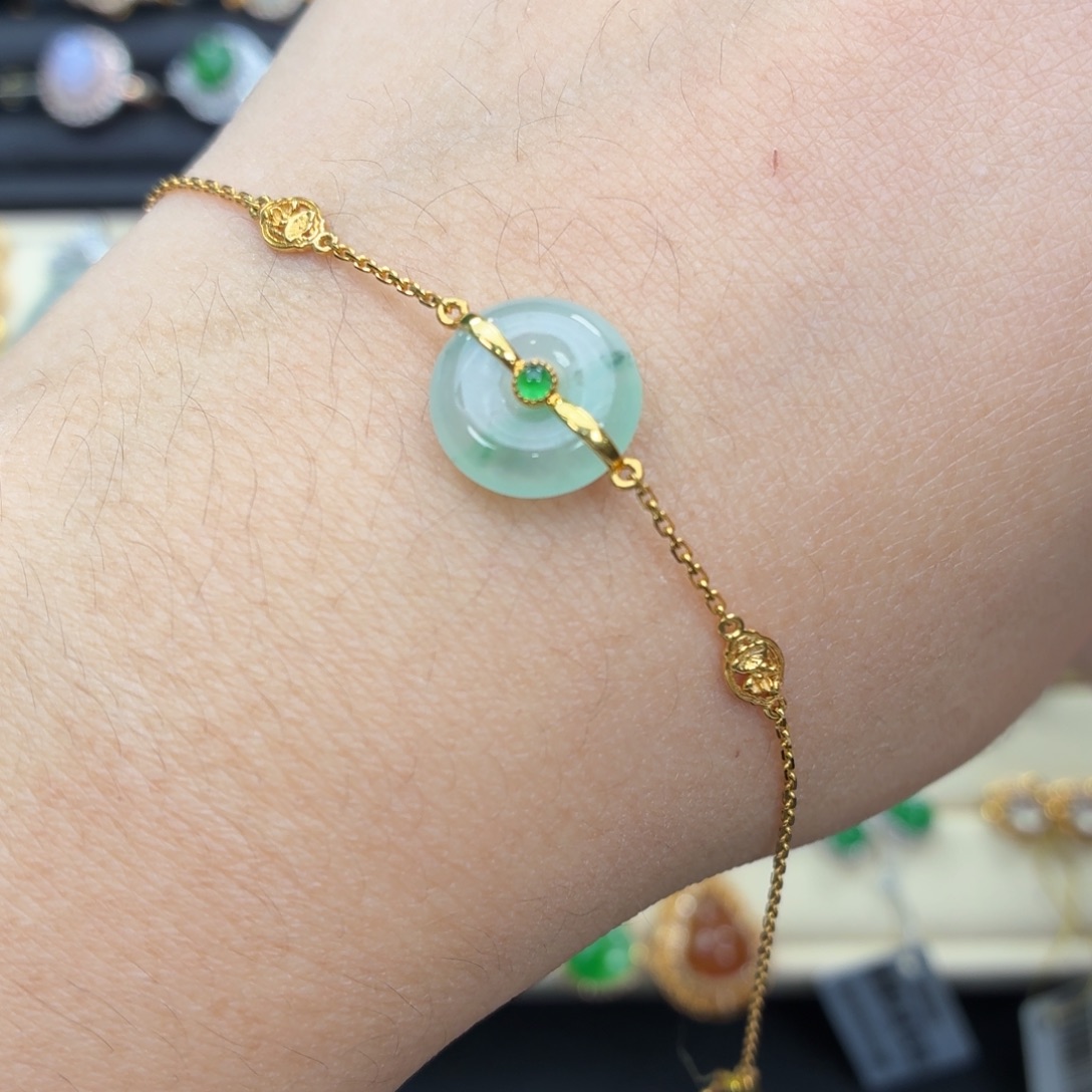 翡翠18K金镶嵌颈饰