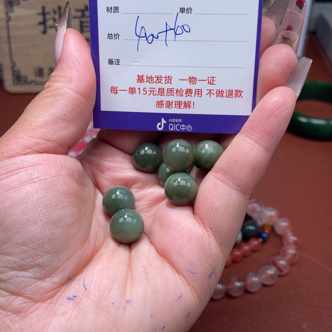 过***云和田玉未镶嵌颈饰