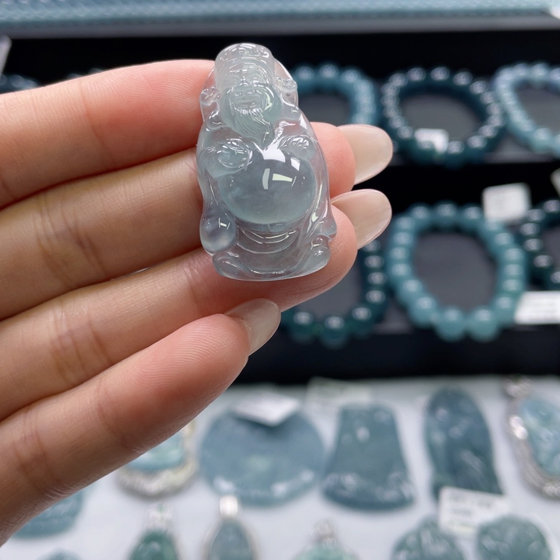 翡翠未镶嵌颈饰财神