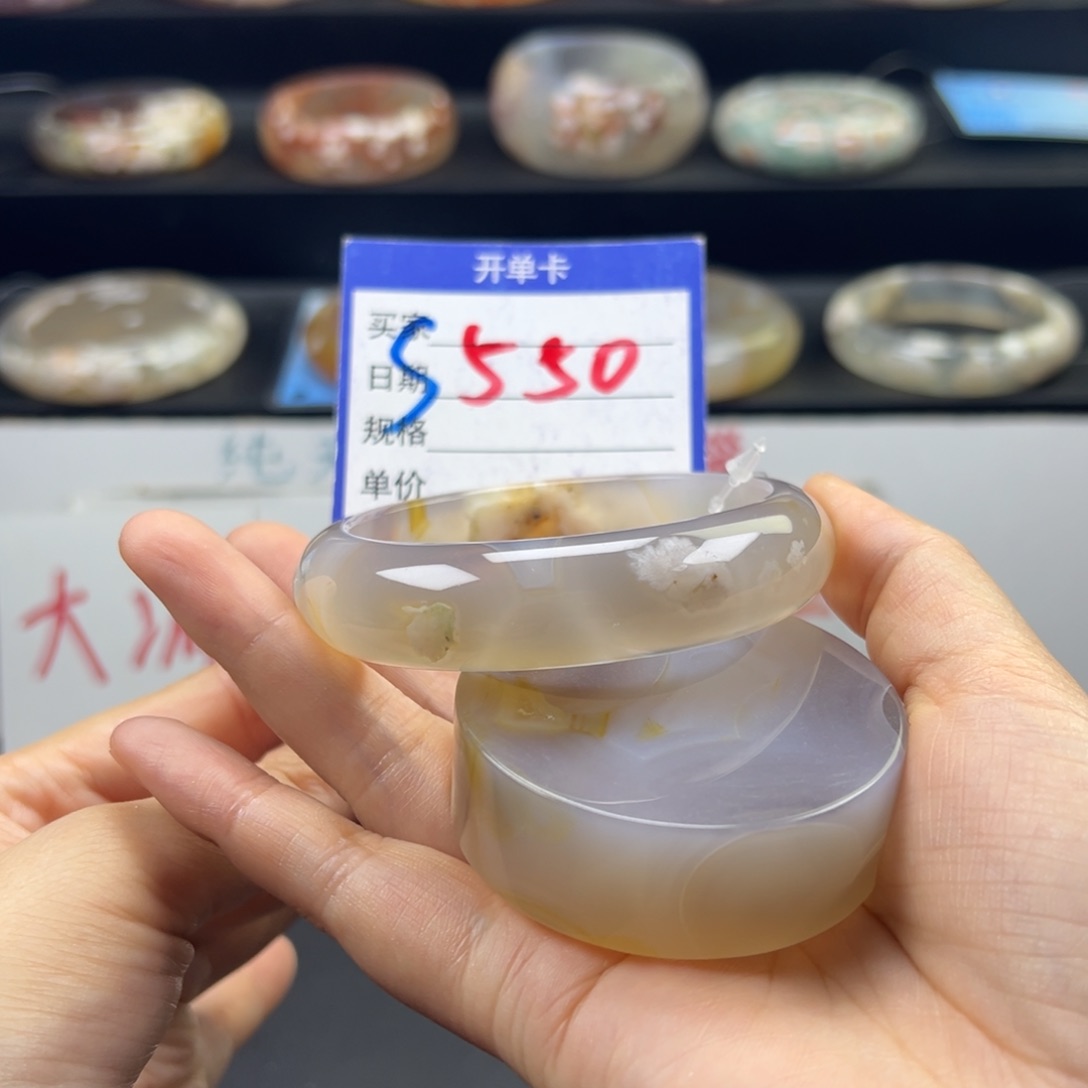 石英质玉手镯未镶嵌