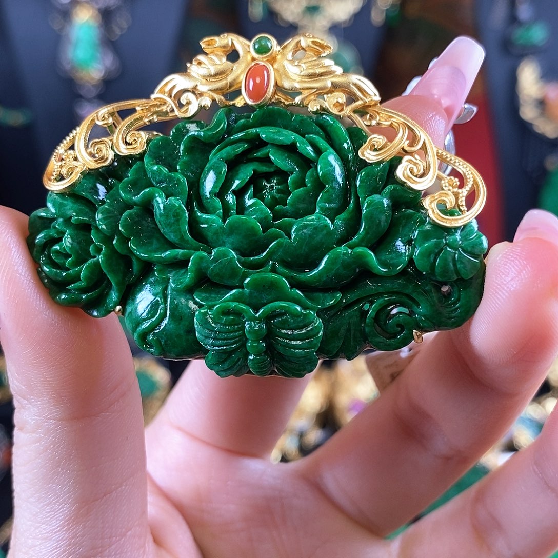 翡翠未镶嵌颈饰吊坠