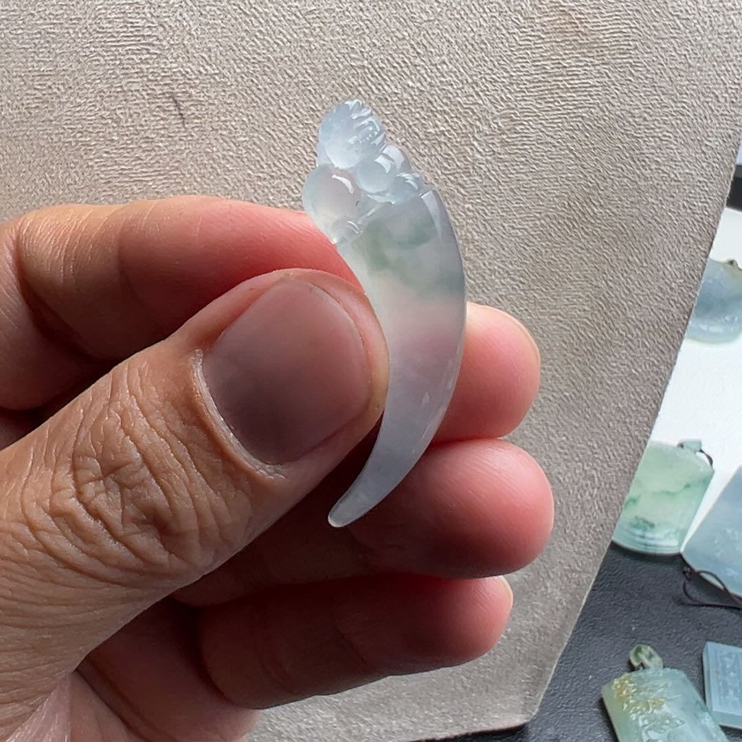 定制翡翠未镶嵌龙牙