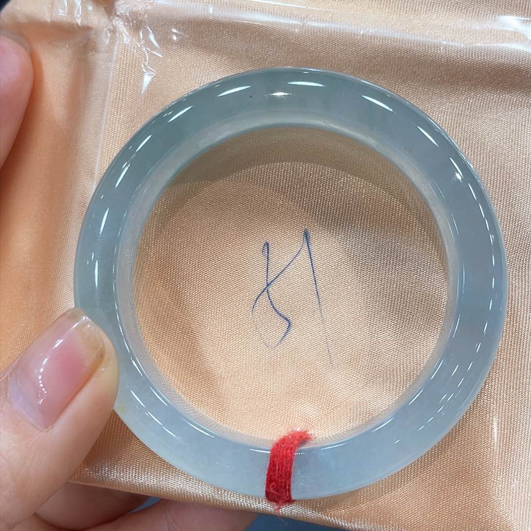 翡翠手镯未镶嵌翡翠手镯