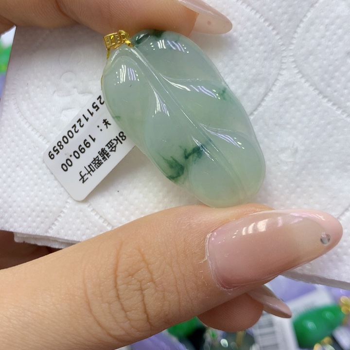 颈饰18K金镶嵌翡翠