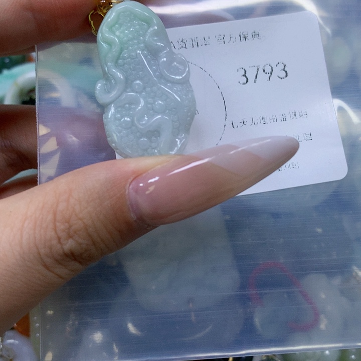 翡翠颈饰未镶嵌翡翠