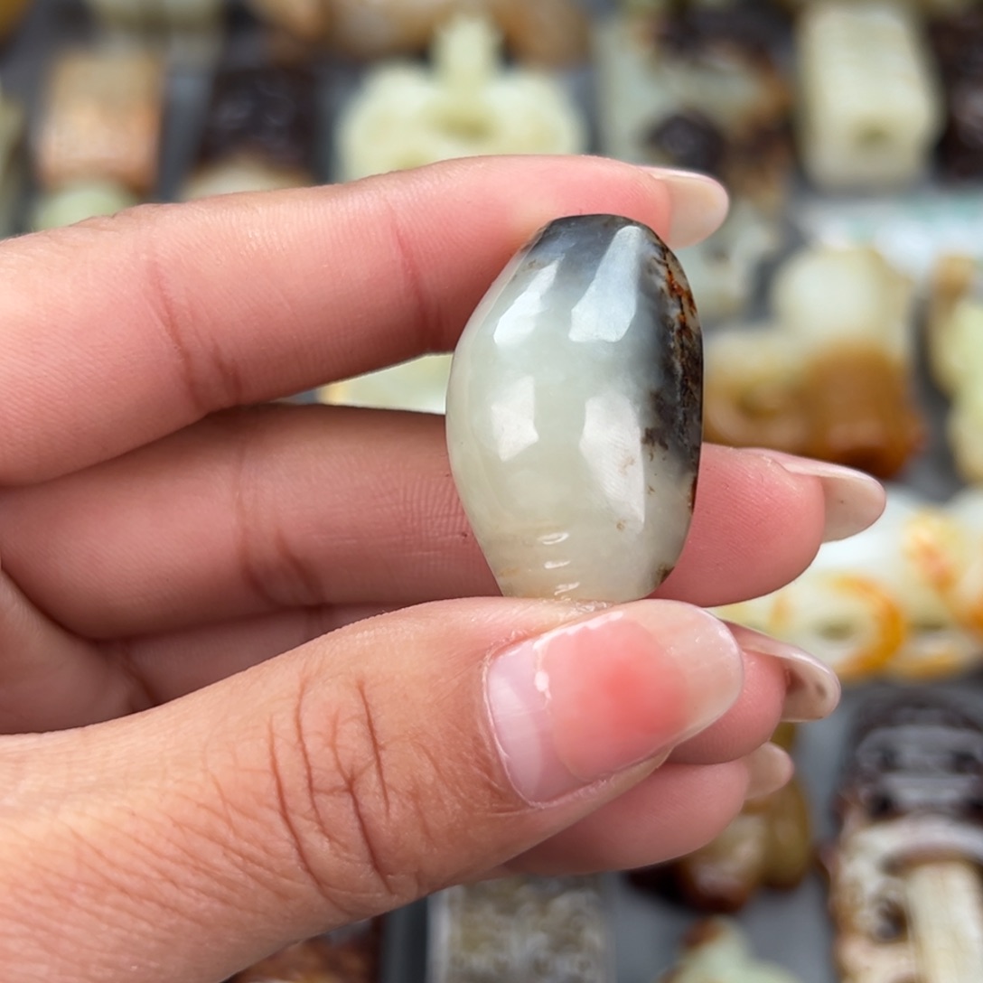 和田玉颈饰未镶嵌