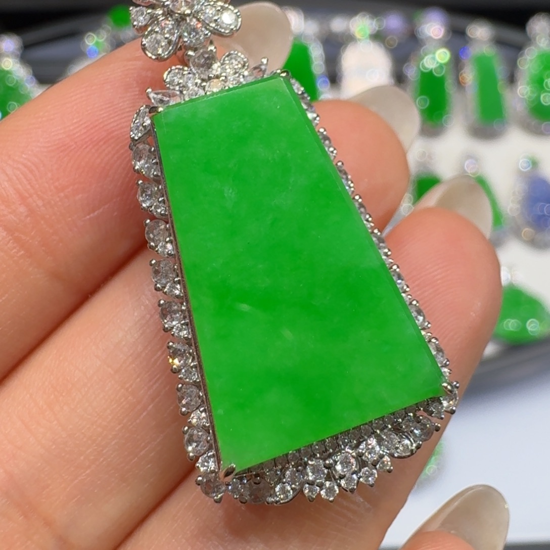 翡翠18K金镶嵌颈饰收到货48小时鉴赏期