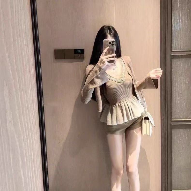 孤品）纯欲辣妹上衣 气质修身秋季款碎花外穿小众显瘦时尚巴胺系列