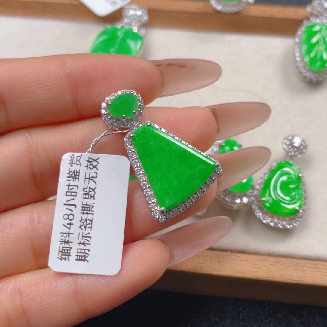 翡翠颈饰银S925镶嵌翡翠