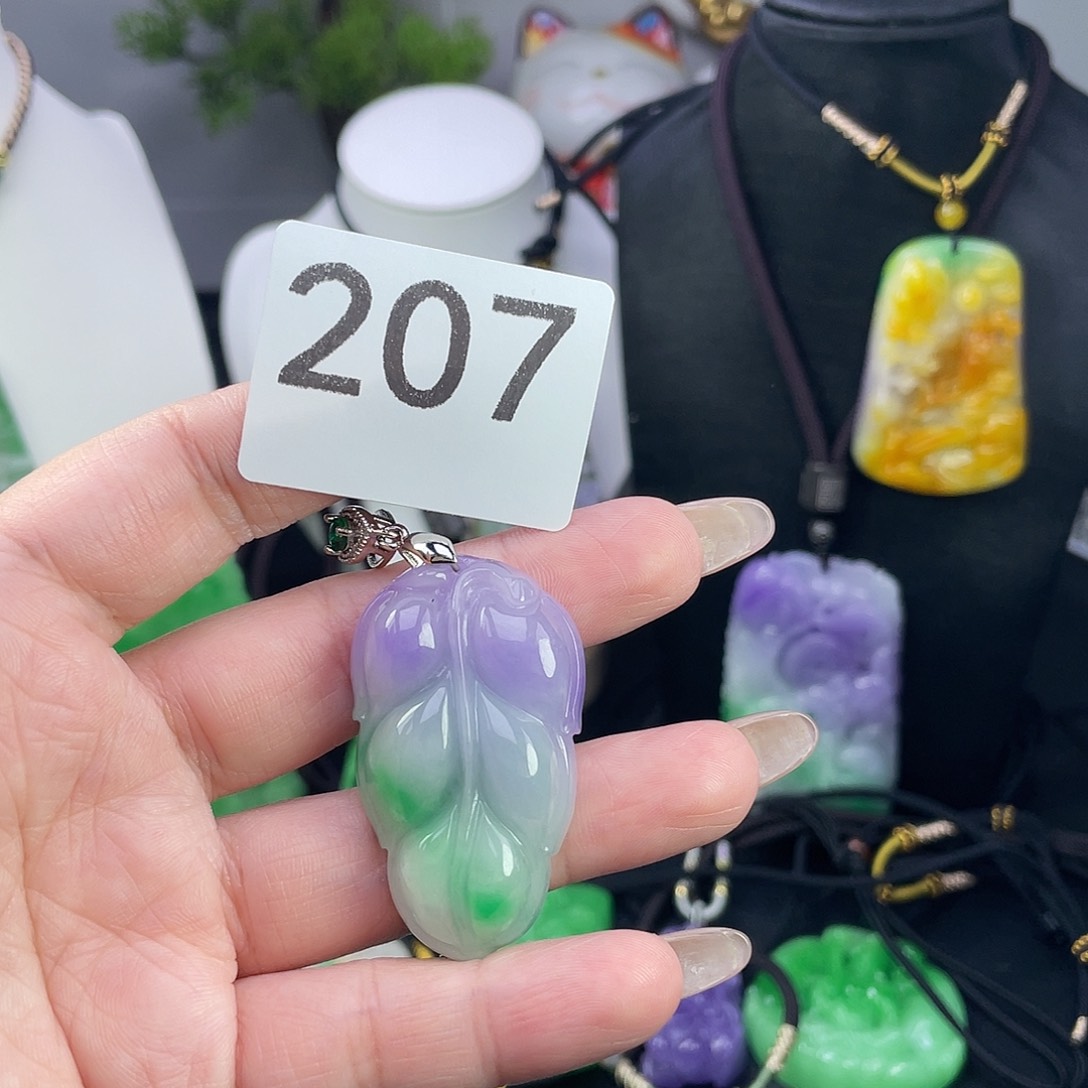 翡翠未镶嵌吊坠(赠链)