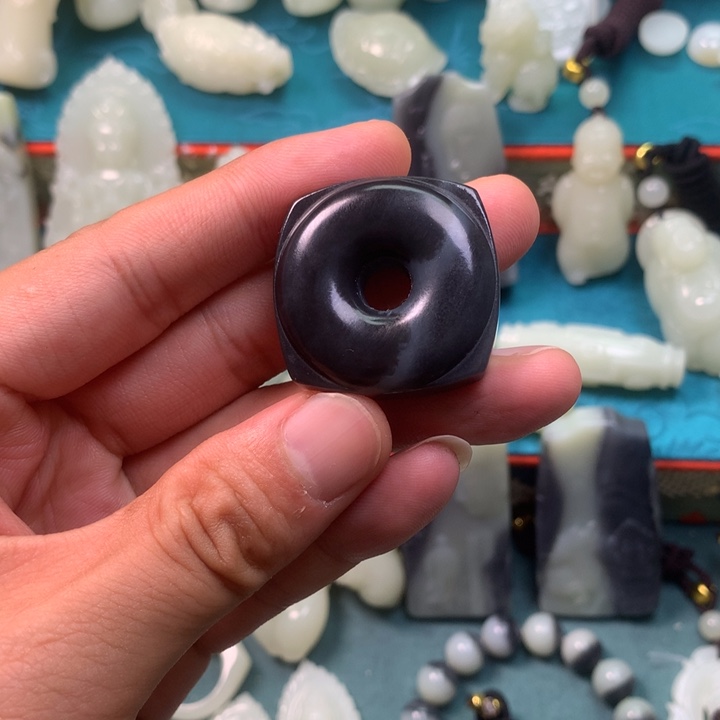 和田玉未镶嵌颈饰善**处