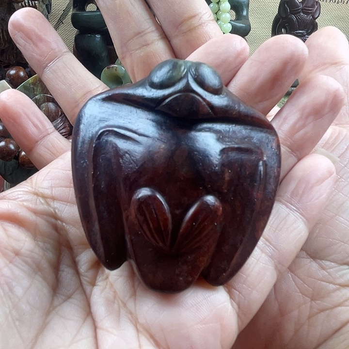 未镶嵌岫岩河磨玉（透闪石质玉）把件郑*康