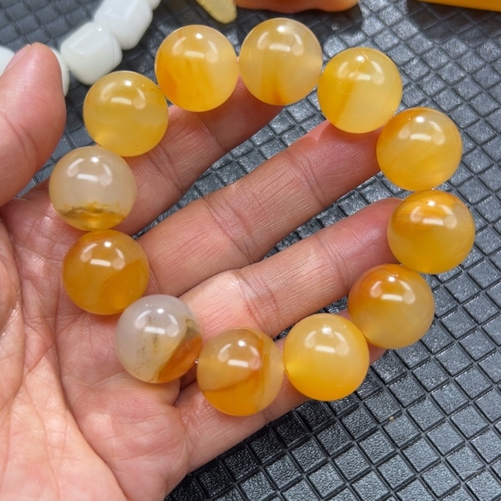 石英质玉（黄龙玉）颈饰未镶嵌