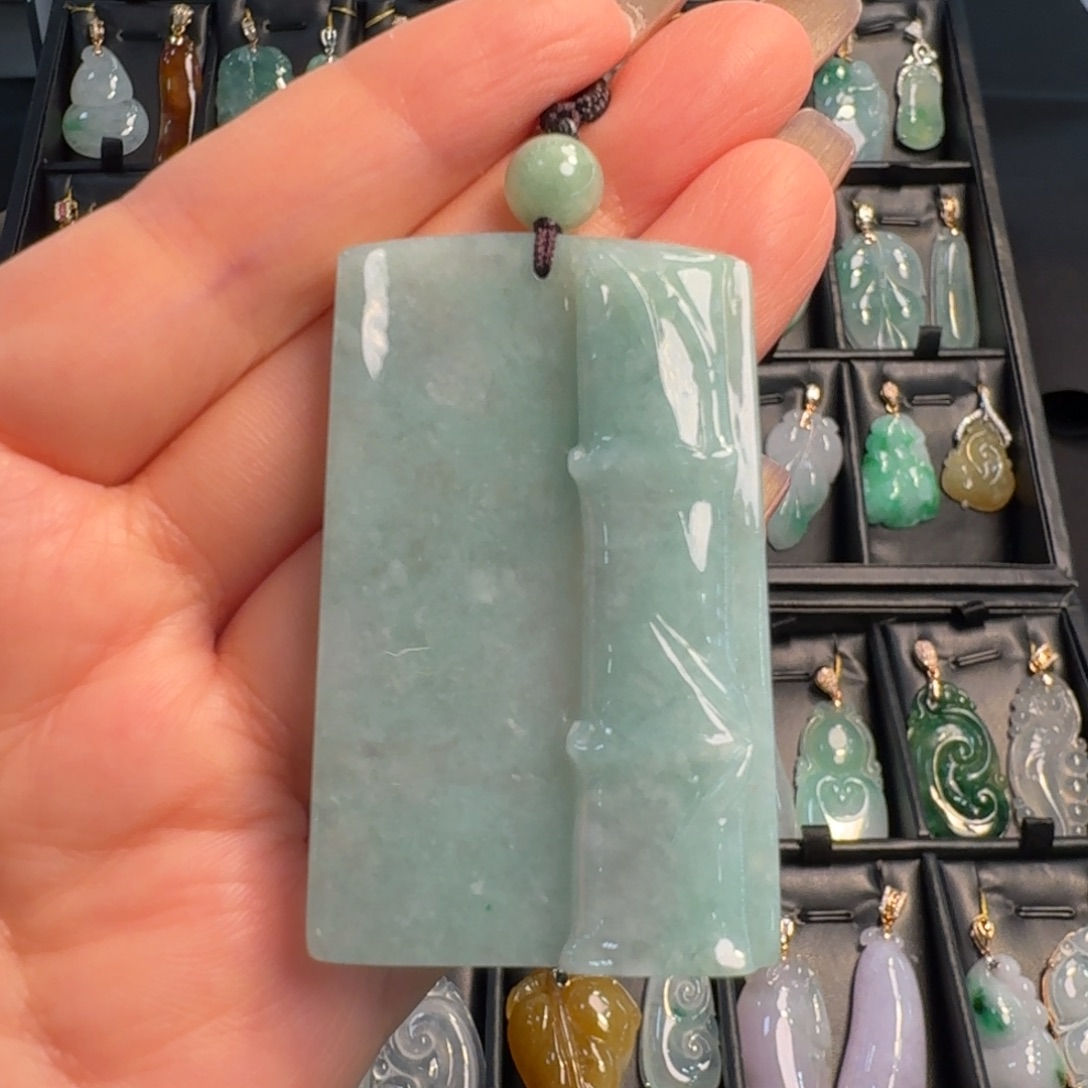 翡翠未镶嵌颈饰竹牌