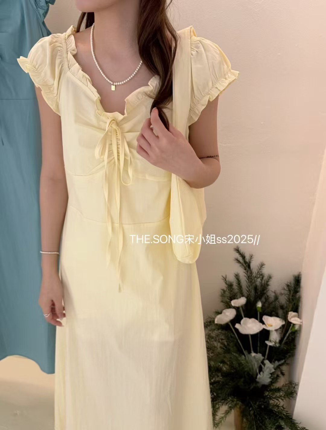 纯色系扣法式包袖拼接中腰连衣裙公主系带收腰夏季纯欲吊带裙