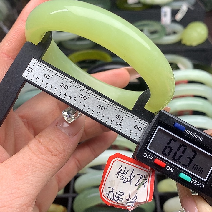 蛇纹石玉手镯未镶嵌612