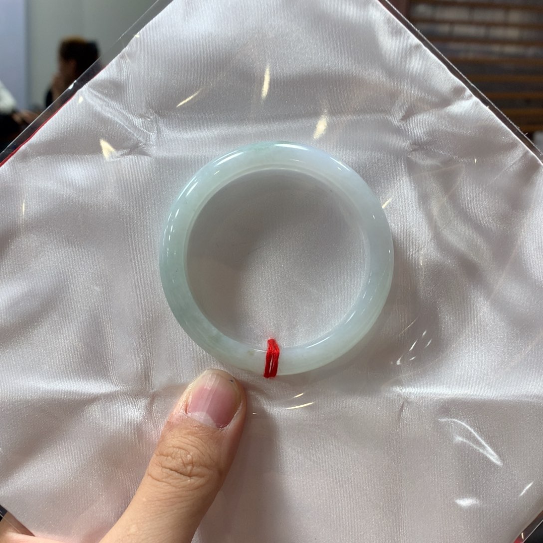 翡翠未镶嵌手镯买断不退