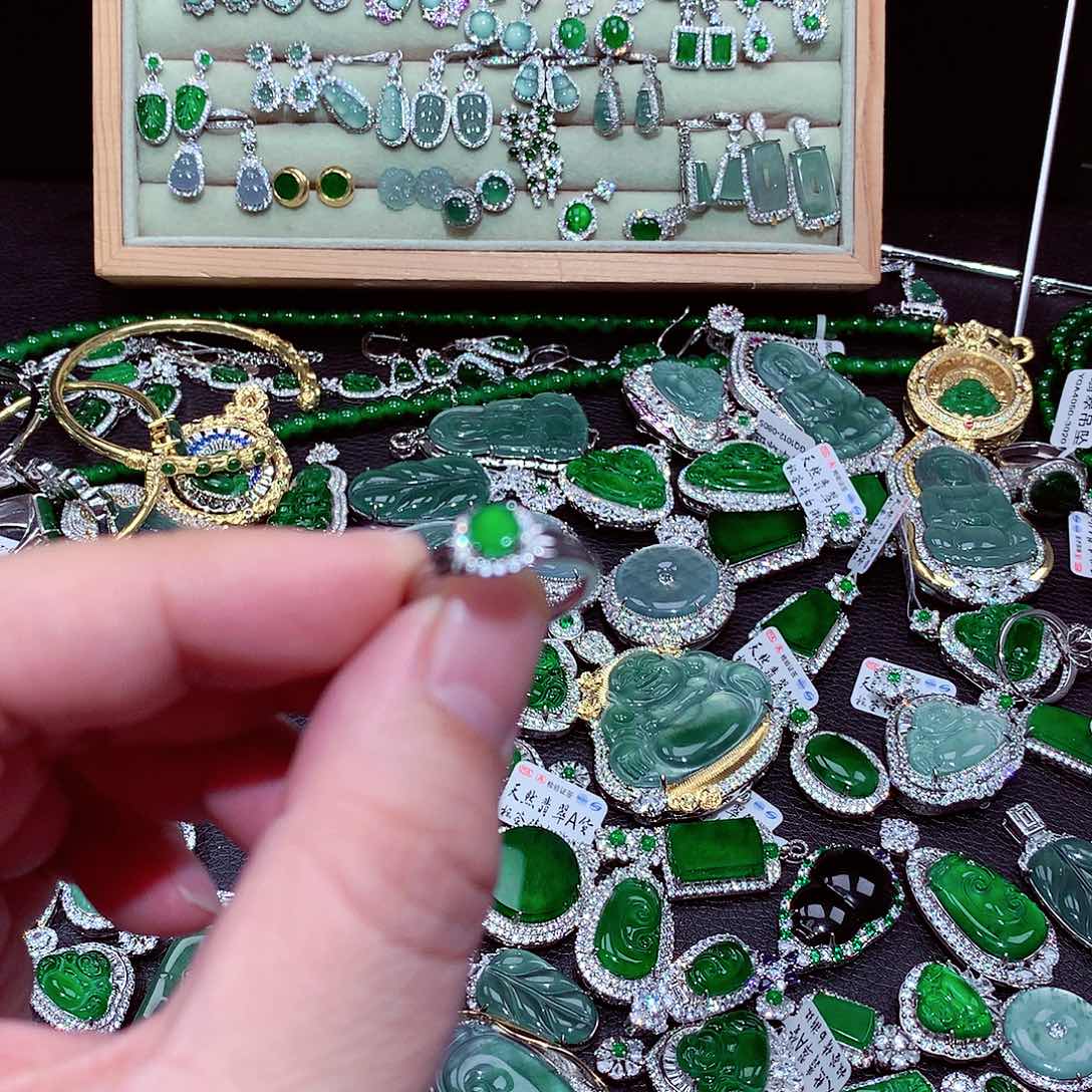 【闪购商品】翡翠吊坠(不含链)未镶嵌