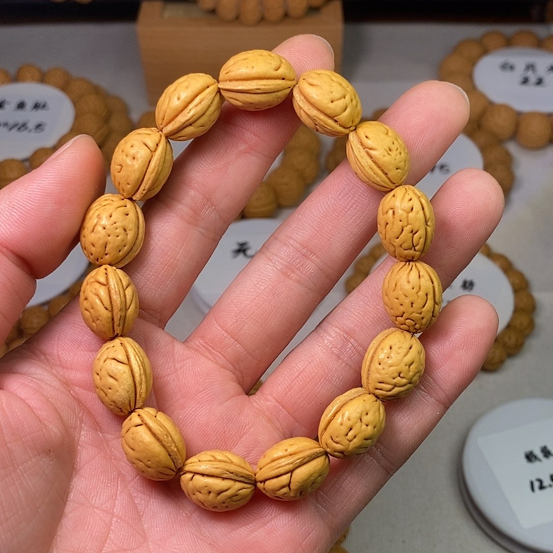 平***军核桃精品桃核手串钱袋