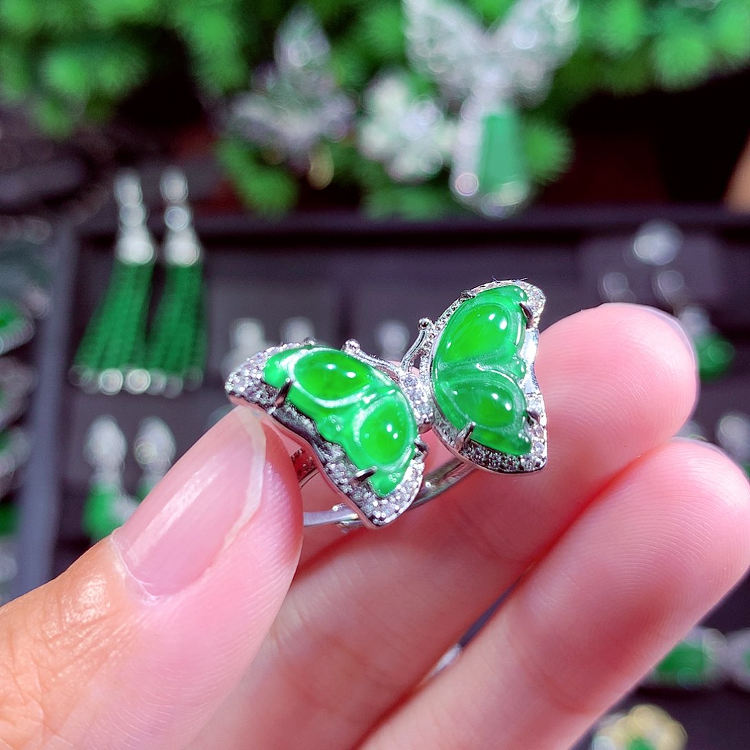 颈饰未镶嵌翡翠天然