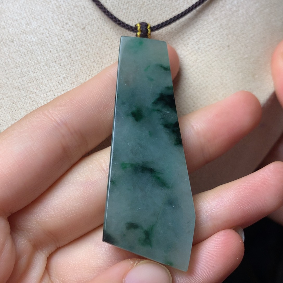 翡翠颈饰未镶嵌吊坠