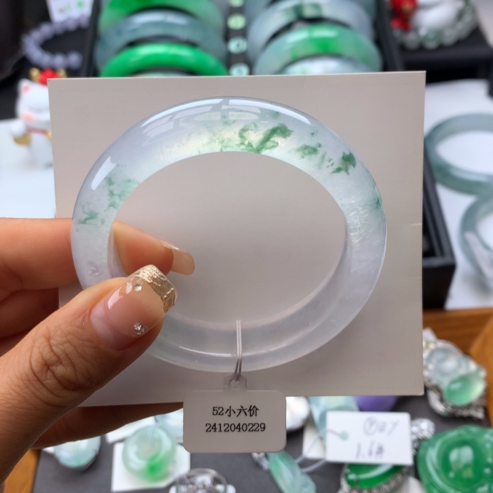 翡翠手镯未镶嵌正圈