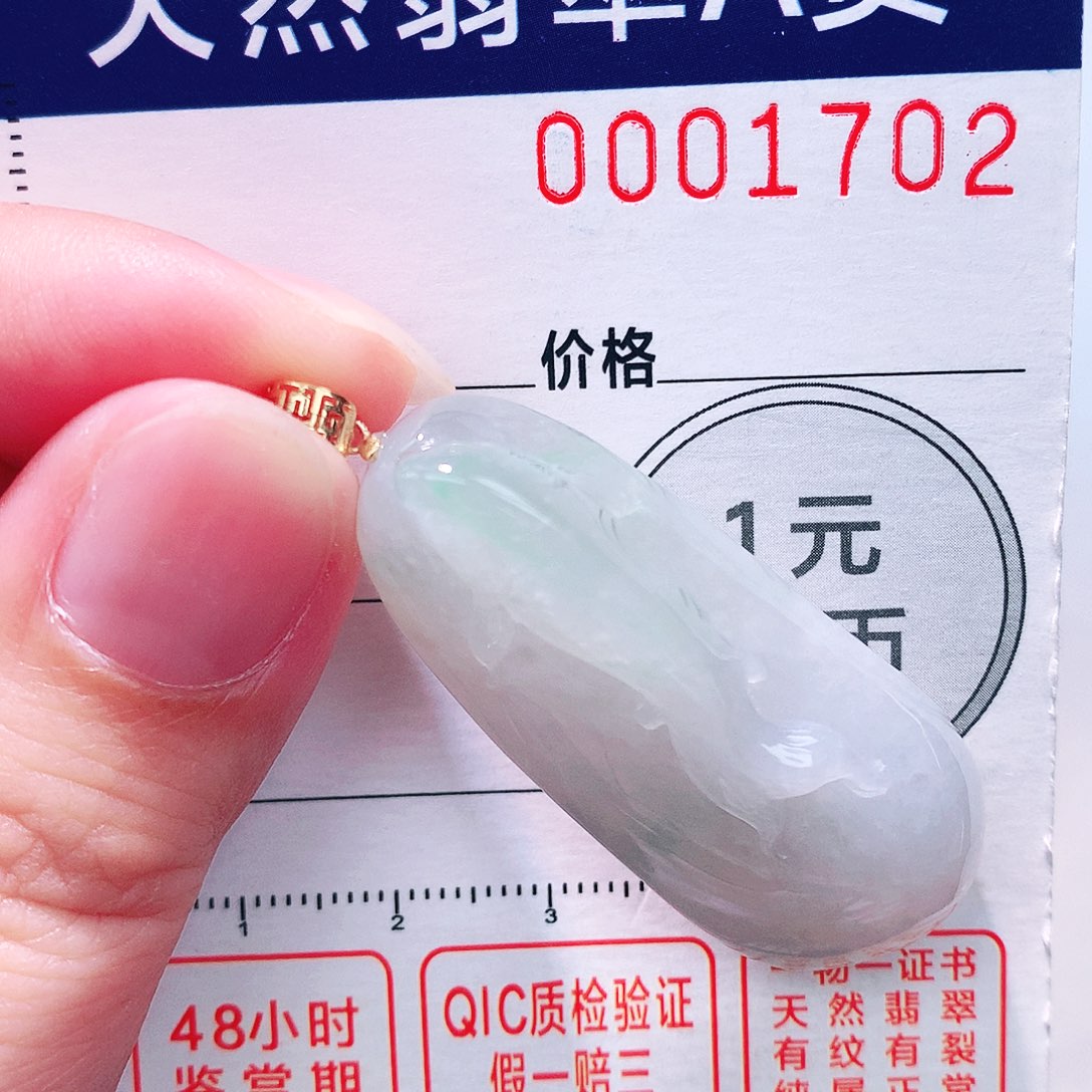 颈饰18K金镶嵌翡翠吊坠