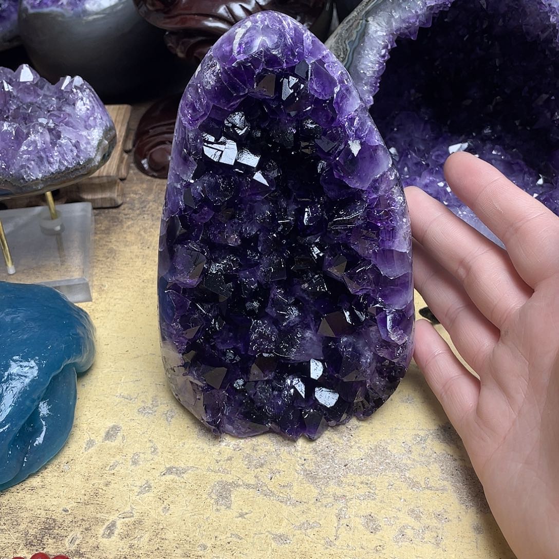 C***i未镶嵌紫晶大型摆件（非配饰）