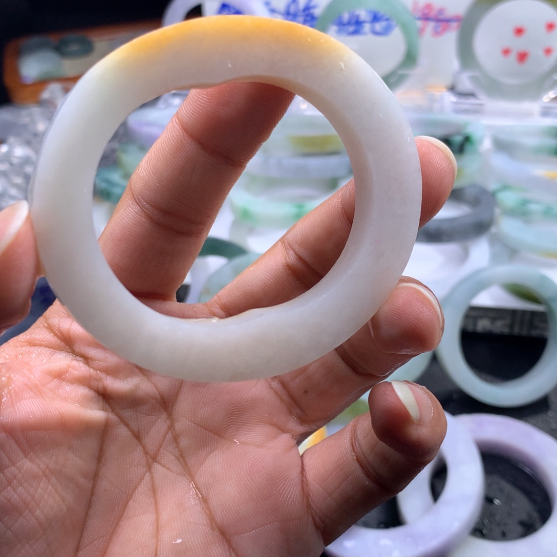定制翡翠未镶嵌泥鳅背