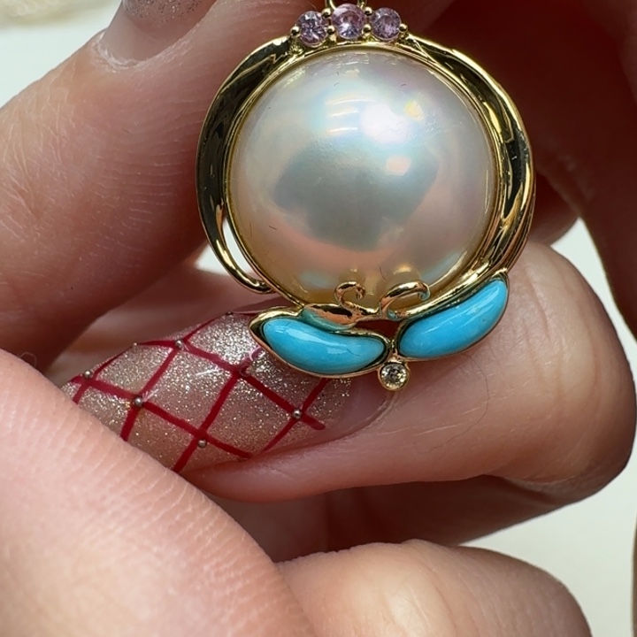 拼合珍珠（马贝珠）颈饰18K金镶嵌