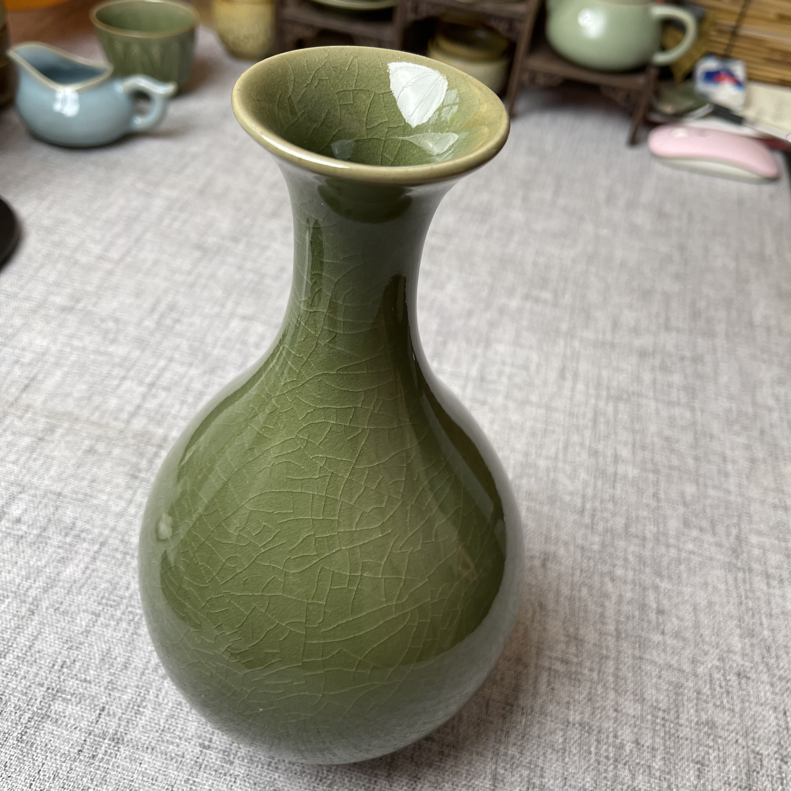 原生态原矿葱绿玉壶春瓶