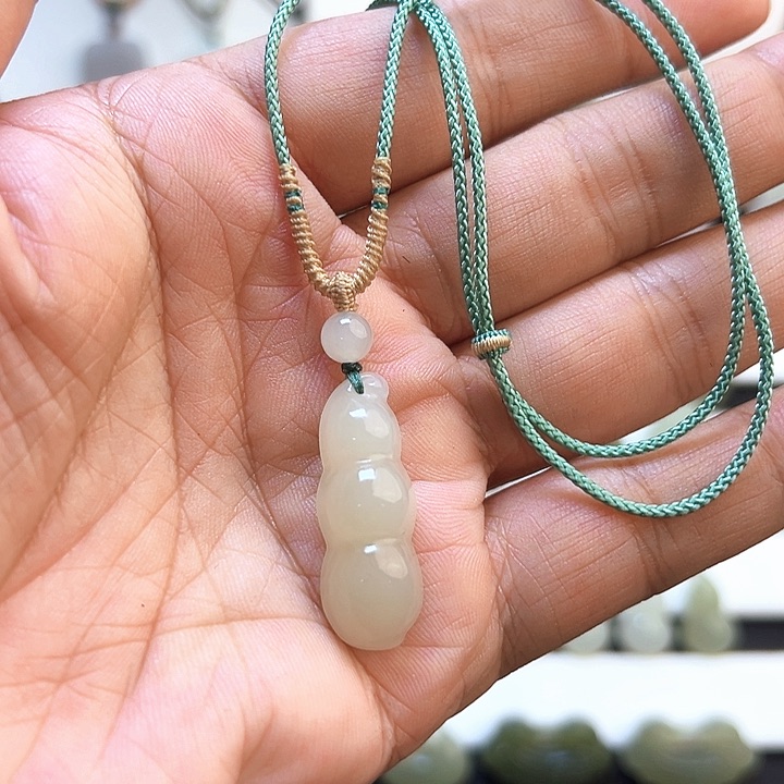 和田玉未镶嵌吊坠(不含链)666