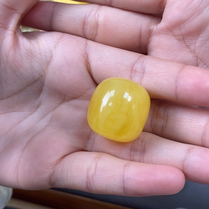 琥珀裸石未镶嵌桶珠