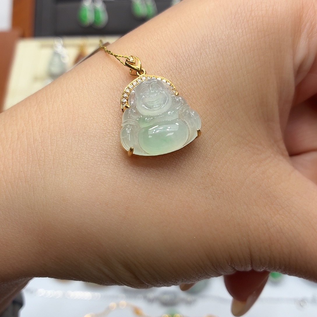 翡翠18K金镶嵌颈饰