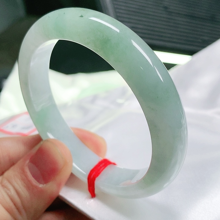 翡翠手镯未镶嵌翡翠手镯未镶嵌