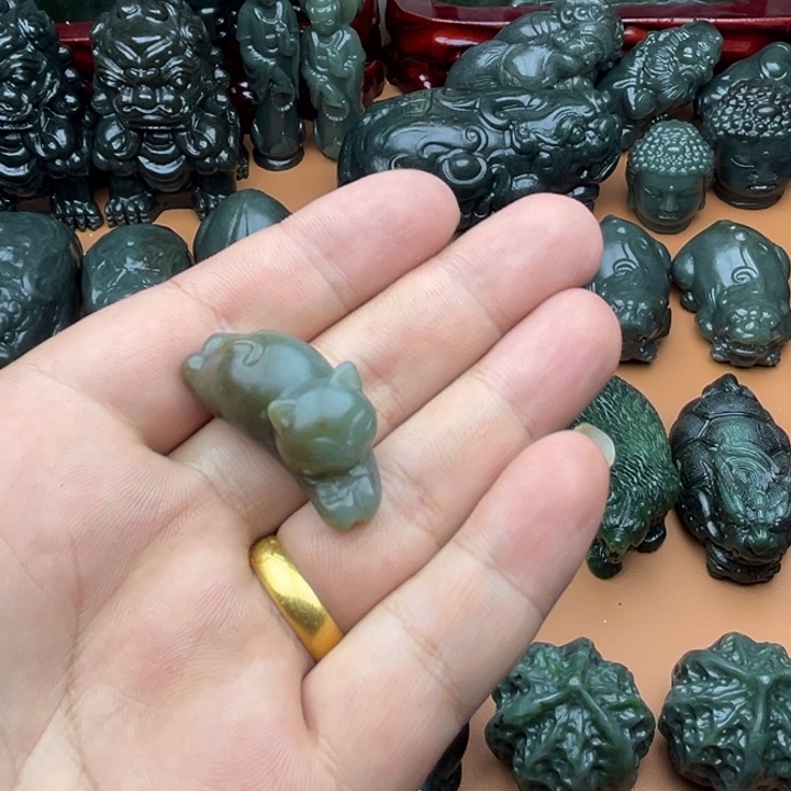 张***ﻩ和田玉未镶嵌把件