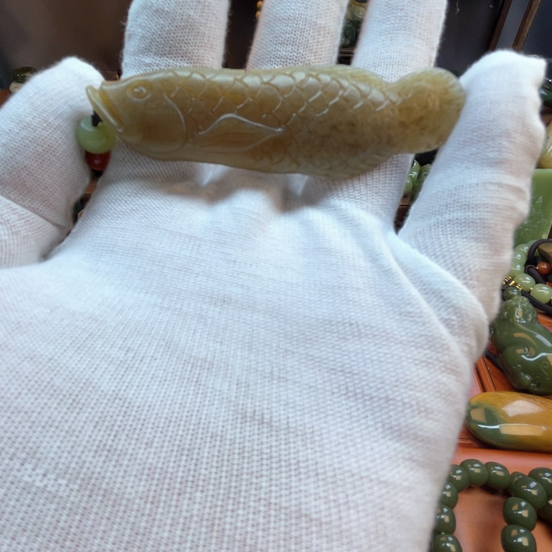 岫岩老玉（透闪石质玉）未镶嵌颈饰