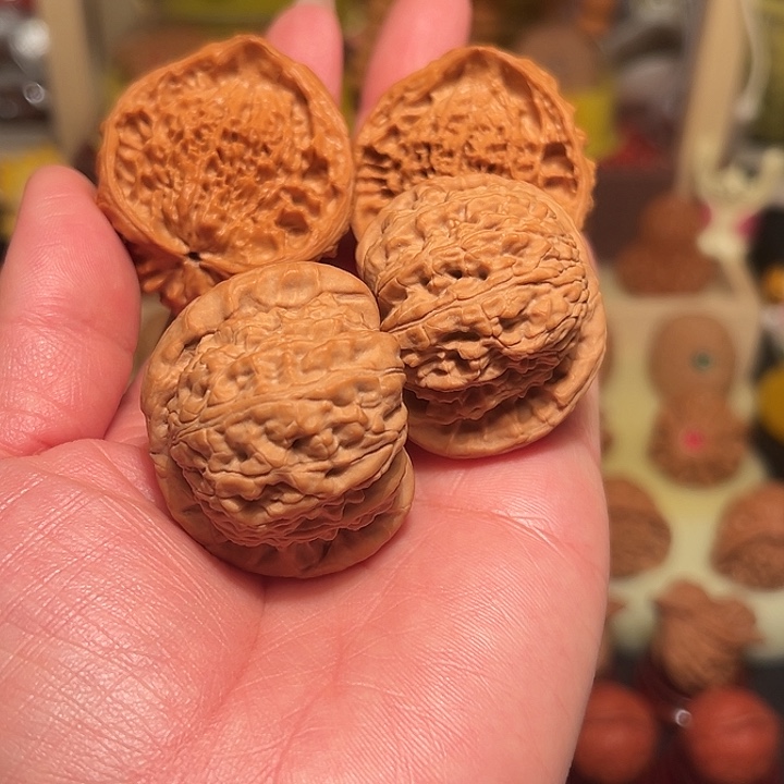 桃核把件芳***犯精品核桃