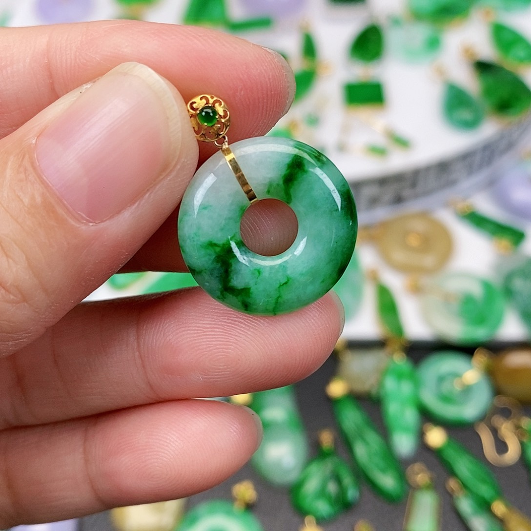 翡翠吊坠(不含链)18K金镶嵌