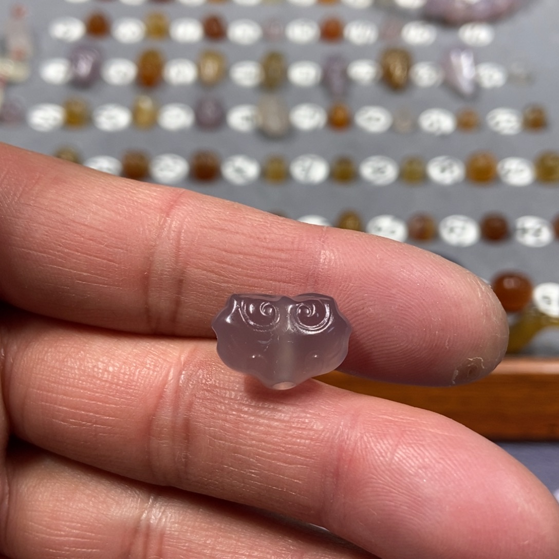 租***）玛瑙/玉髓合金颈饰背云