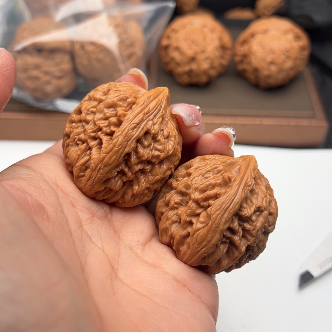 文玩核桃把件红锦鲤37