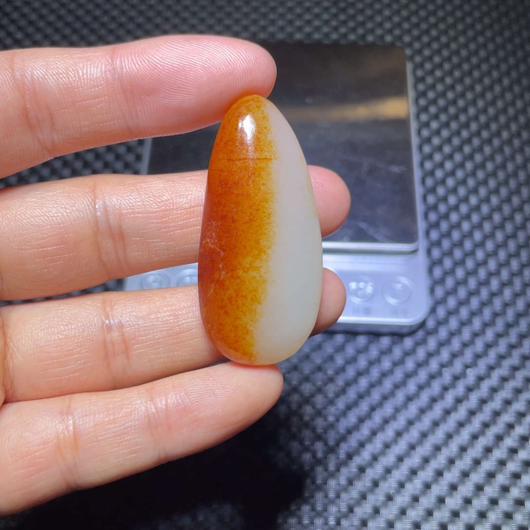 三***家和田玉未镶嵌颈饰
