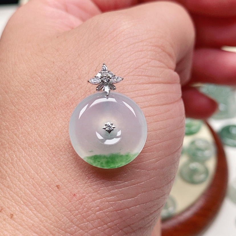 【闪购商品】颈饰18K金镶嵌翡翠