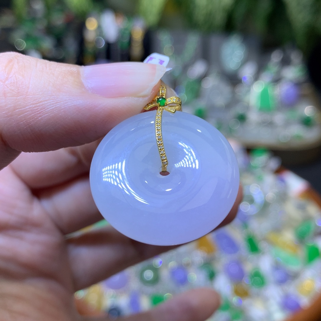 颈饰18K金镶嵌翡翠