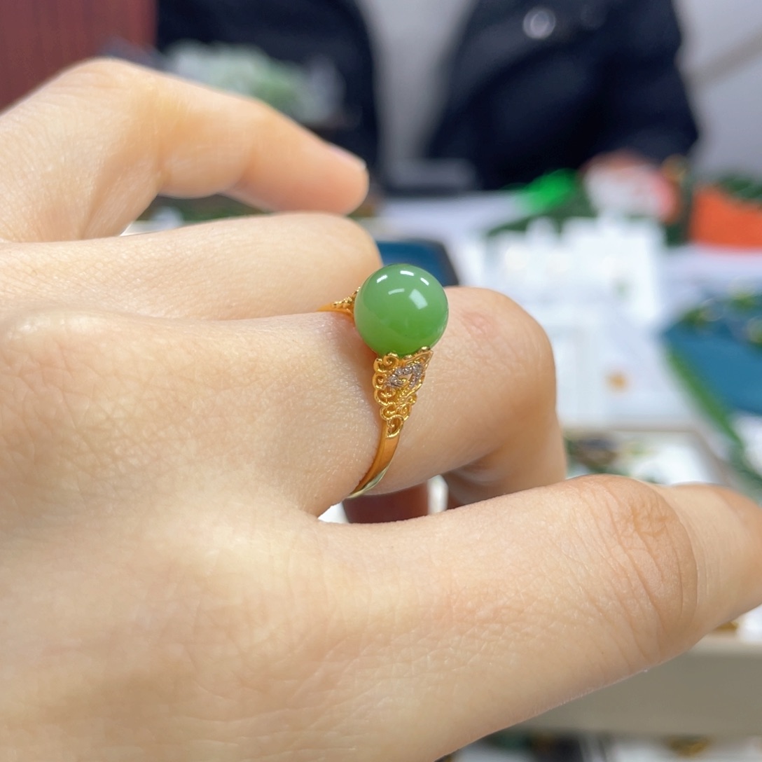 和田玉戒指18K金镶嵌