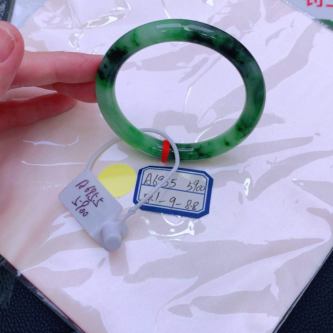 未镶嵌手镯翡翠?****”缅甸翡翠手镯