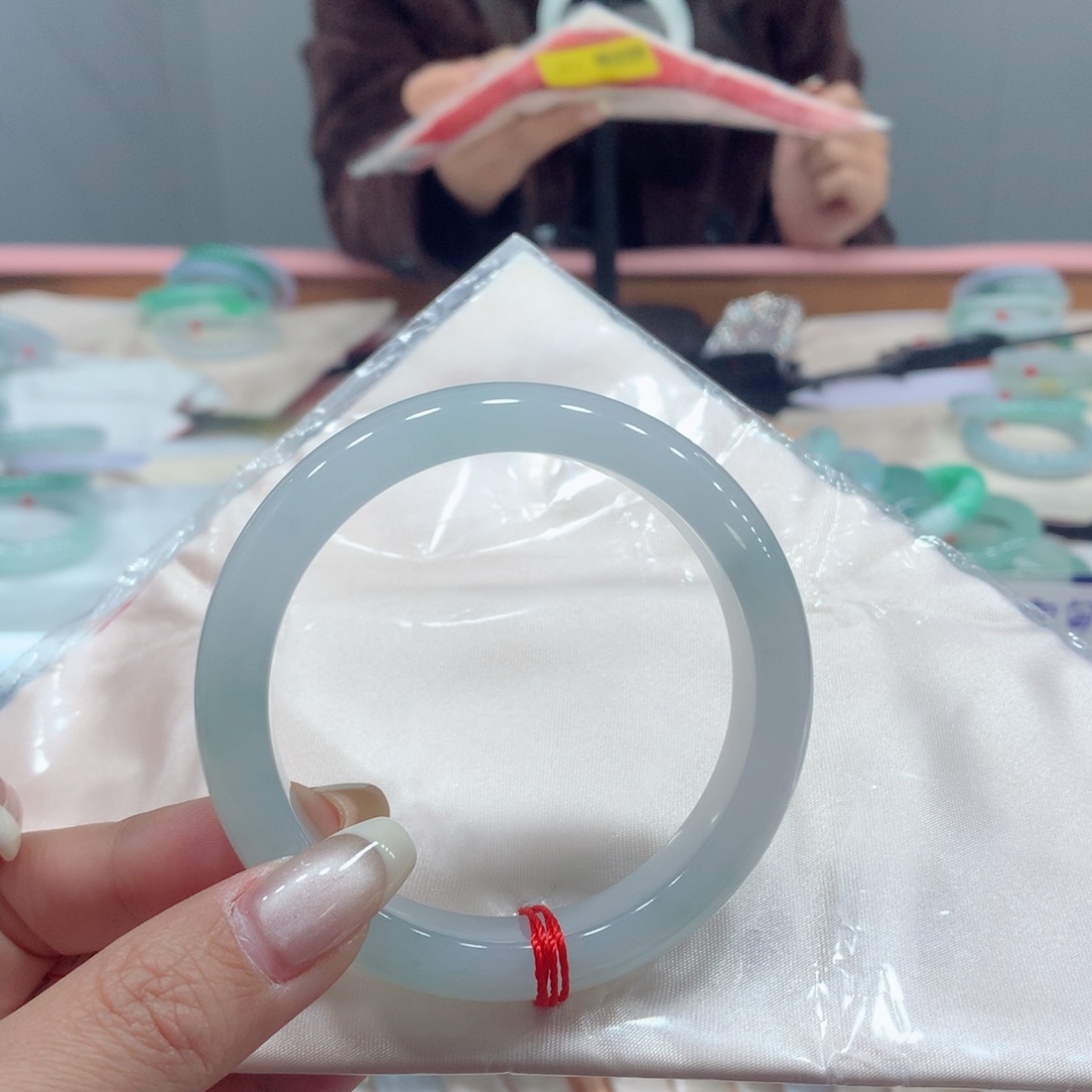 翡翠手镯未镶嵌a**i买断