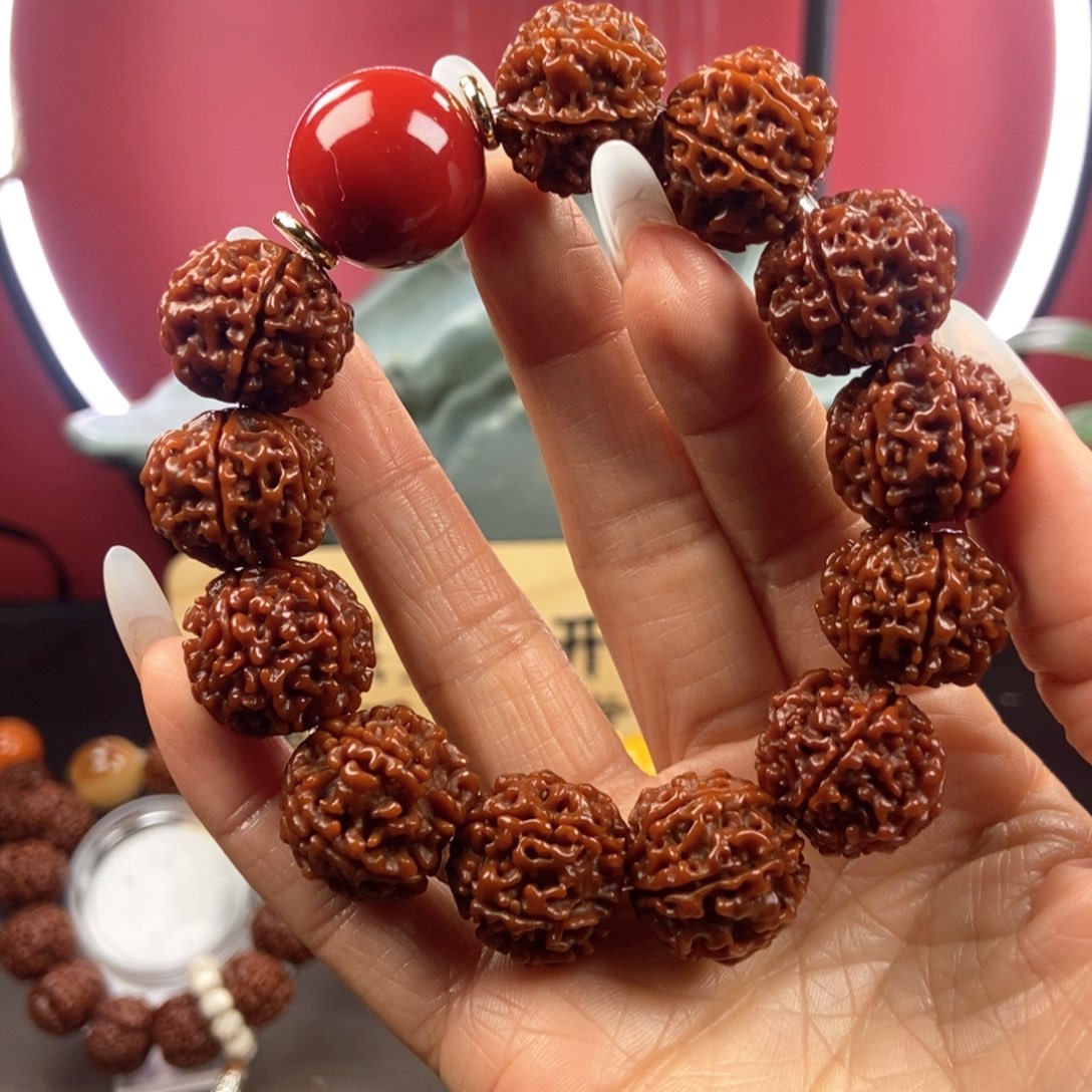 金刚菩提吊坠620红。