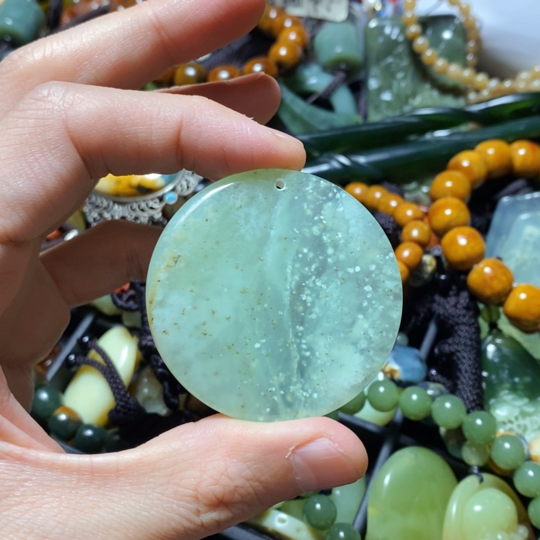 蛇纹石玉未镶嵌颈饰