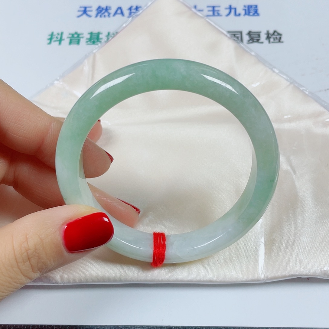 翡翠未镶嵌手镯圈口62.2宽12.9厚9.2